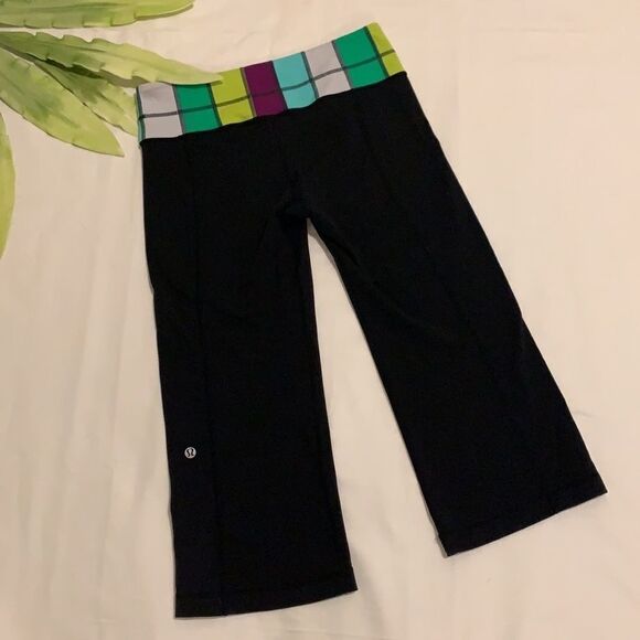 𝅺⭐️LULULEMON Cropped Yoga Capries⭐️ - Picture 4 of 6